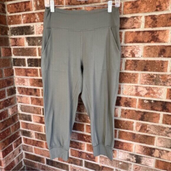 Lululemon Align Jogger Crop *23" Grey Sage EUC Nulu Size 8 EUC - Picture 9 of 14